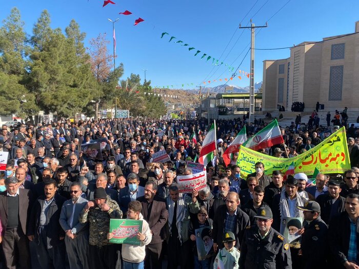 مسوولان غرب کرمانشاه از حضور مرزنشینان در راهپیمایی ۲۲ بهمن قدردانی کردند