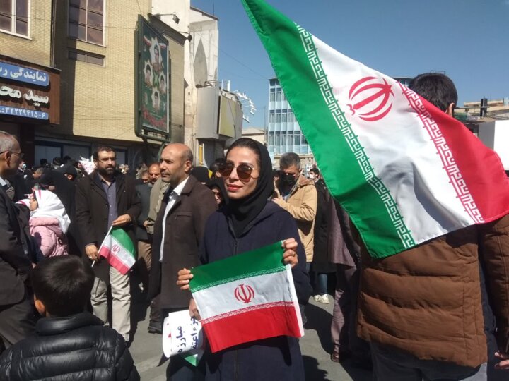 حاشیه‌نگاری خبرنگار ایرنا از راهپیمایی ۲۲بهمن شیراز