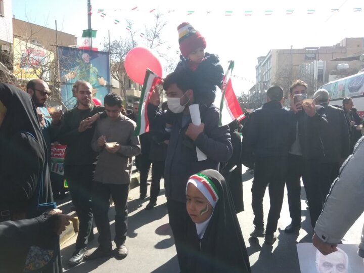 حاشیه‌نگاری خبرنگار ایرنا از راهپیمایی ۲۲بهمن شیراز