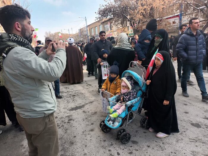 گر مرد رهی با دل و جان باید رفت/تولد ۴۴ سالگی انقلاب زیر دانه‌های بلورین برف