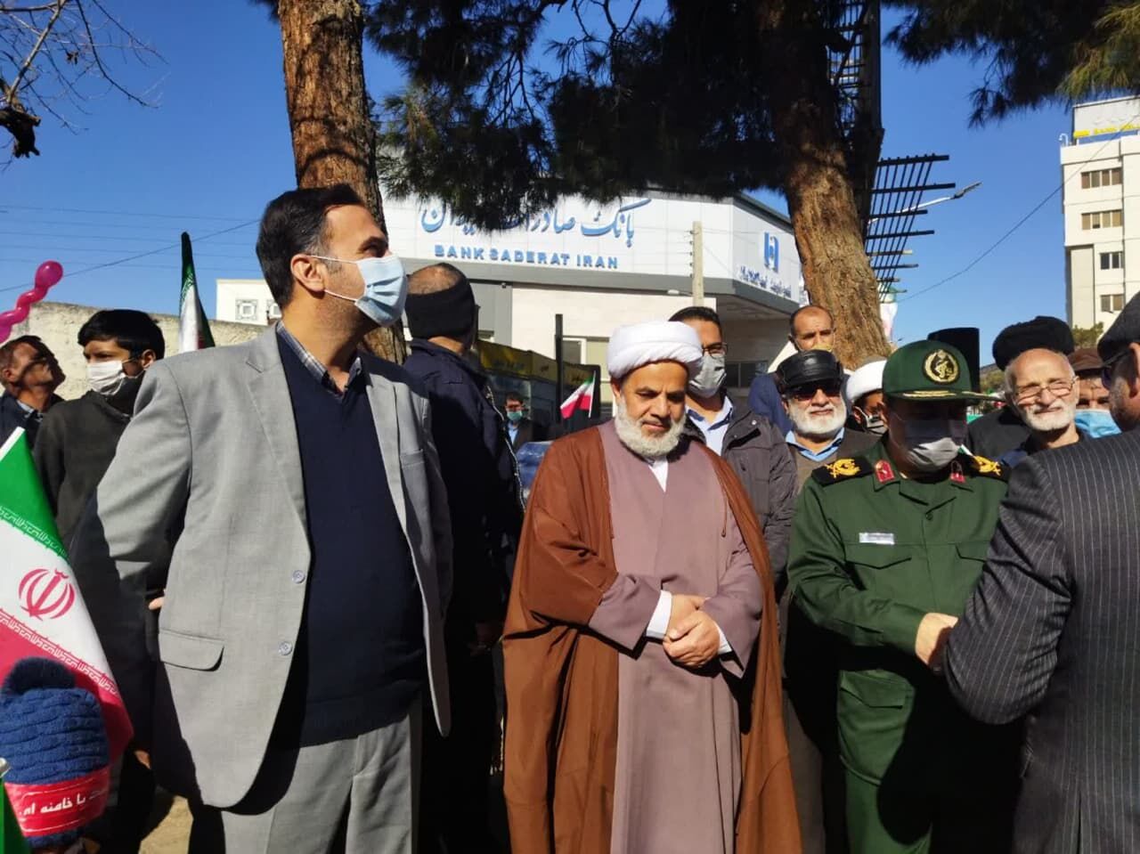 حضور مردم در صحنه توطئههای دشمنان را خنثی کرد حضور مردم در صحنه توطئههای دشمنان را خنثی کرد