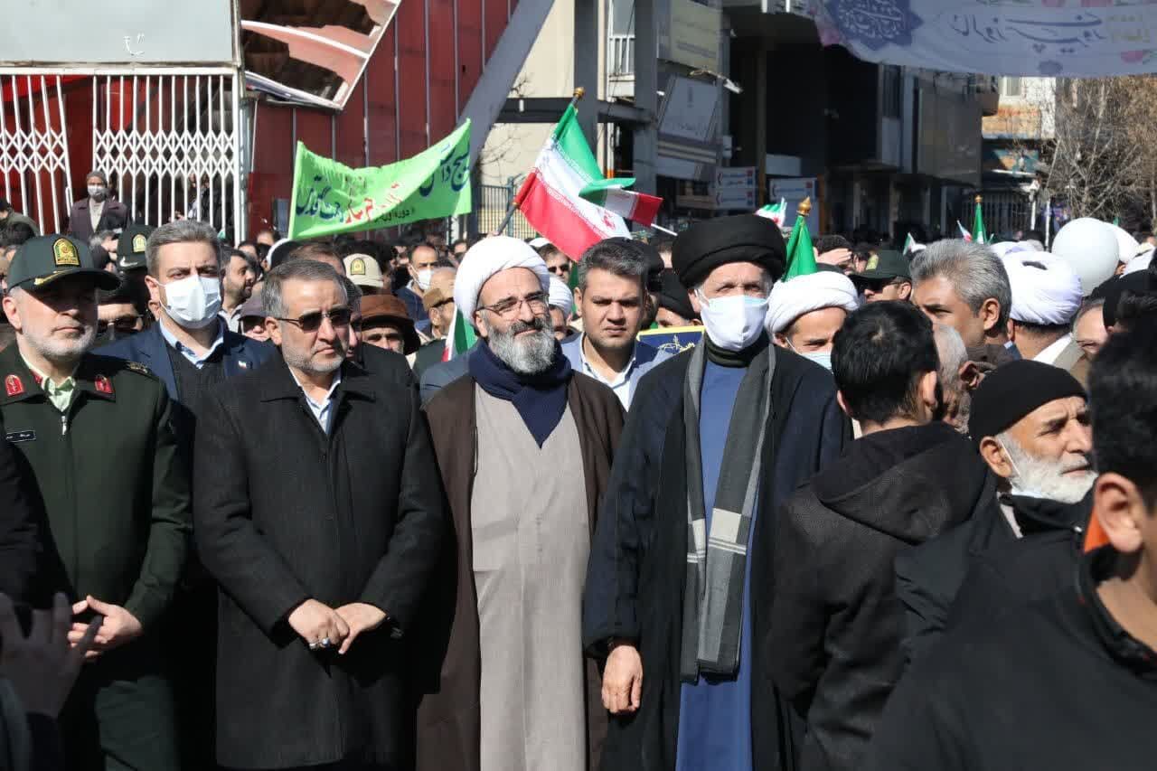 امام جمعه و استاندار سمنان: راهپیمایی ۲۲ بهمن تصویر ناب همدلی و غیرت ملت بود