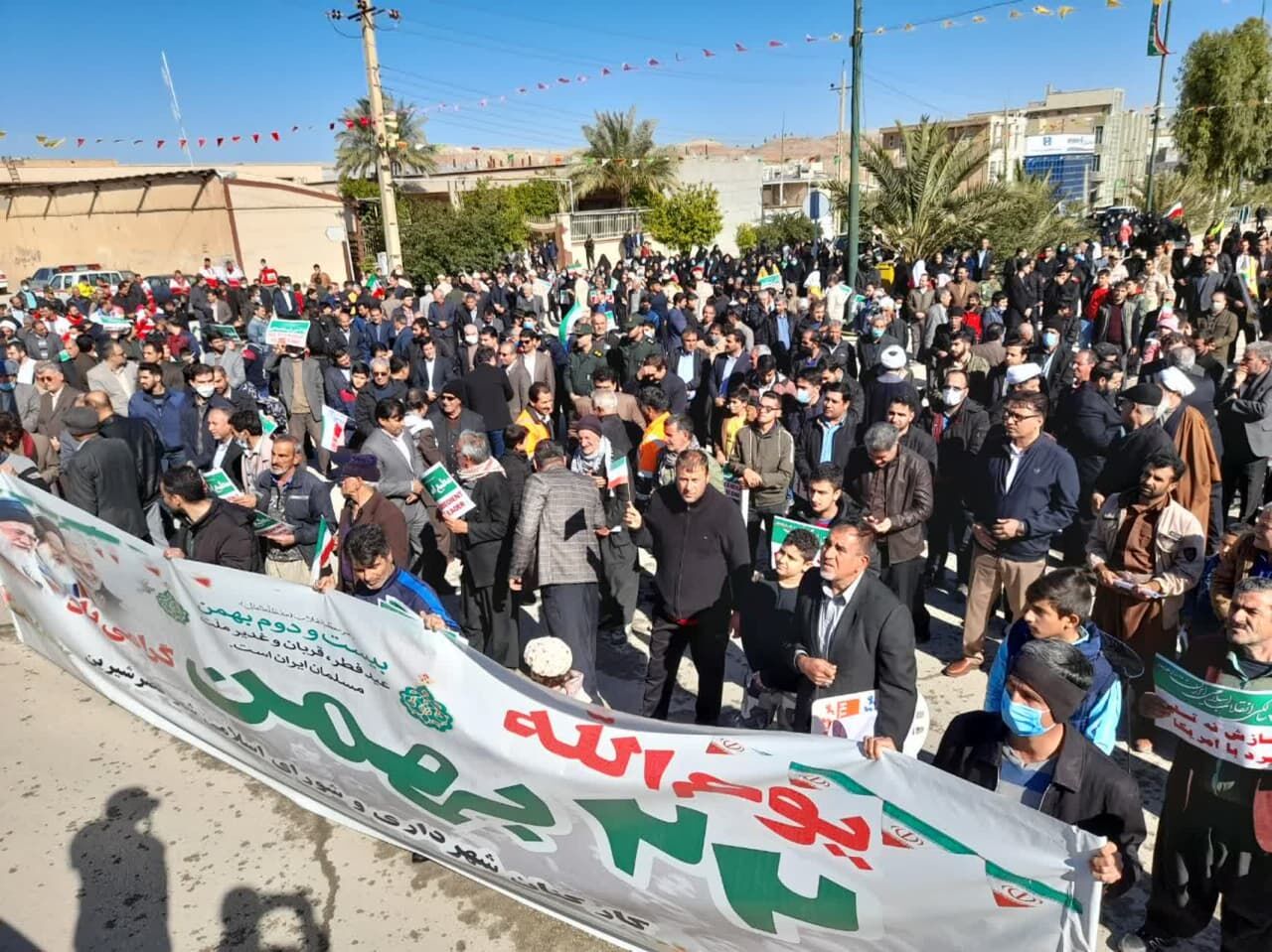 مسوولان غرب کرمانشاه از حضور مرزنشینان در راهپیمایی ۲۲ بهمن قدردانی کردند