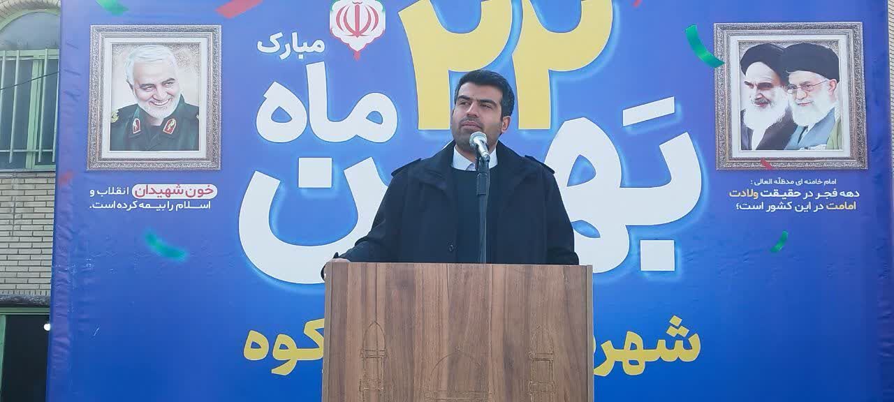  انقلاب اسلامی در جابجایی مرکز قدرت جهان از غرب به شرق سهم بسزایی دارد