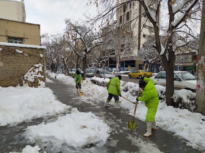 بازگشایی مسیرهای اصلی و فرعی برف گیر شمال پایتخت