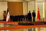 Irans Präsident offiziell von Jinping im Gebäude des Nationalen Volkskongresses von China begrüßt