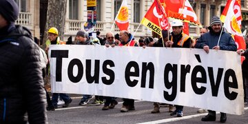 La grève du 16 février : un nouveau cauchemar pour le régime Macronie