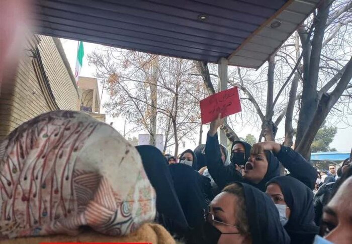 مسمومیت انکار شد، علت بستریها، بیپاسخ ماند! / فرماندار قم به والدین معترض علیه «سریال مسمومیت دانشآموزان» چه گفت؟ + عکسها 3