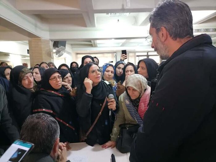 مسمومیت انکار شد، علت بستریها، بیپاسخ ماند! / فرماندار قم به والدین معترض علیه «سریال مسمومیت دانشآموزان» چه گفت؟ + عکسها 4