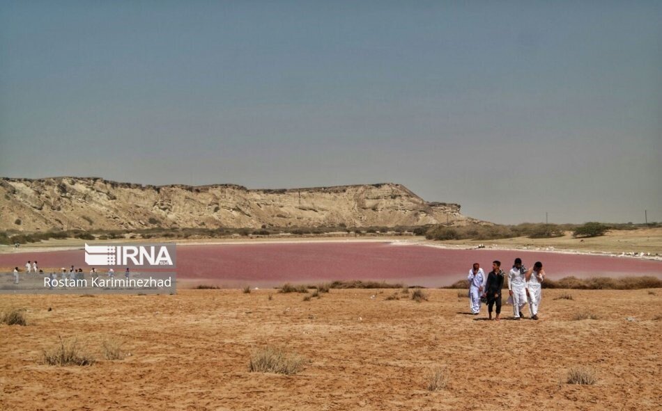 Çabahar pembe gölü, Mahurlu kıyı şeridinde şaşırtıcı ve muhteşem bir cazibe merkezidir