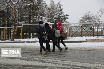 برف و سرما مدارس برخی نقاط آذربایجان‌غربی را در نوبت بعدازظهر غیرحضوری کرد