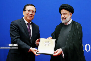 Granting Peking University honorary academic title to President Raisi