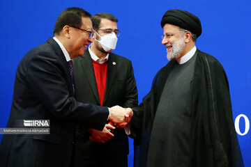 Granting Peking University honorary academic title to President Raisi