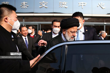 Granting Peking University honorary academic title to President Raisi