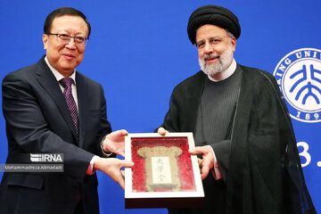 Granting Peking University honorary academic title to President Raisi