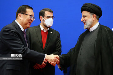 Granting Peking University honorary academic title to President Raisi