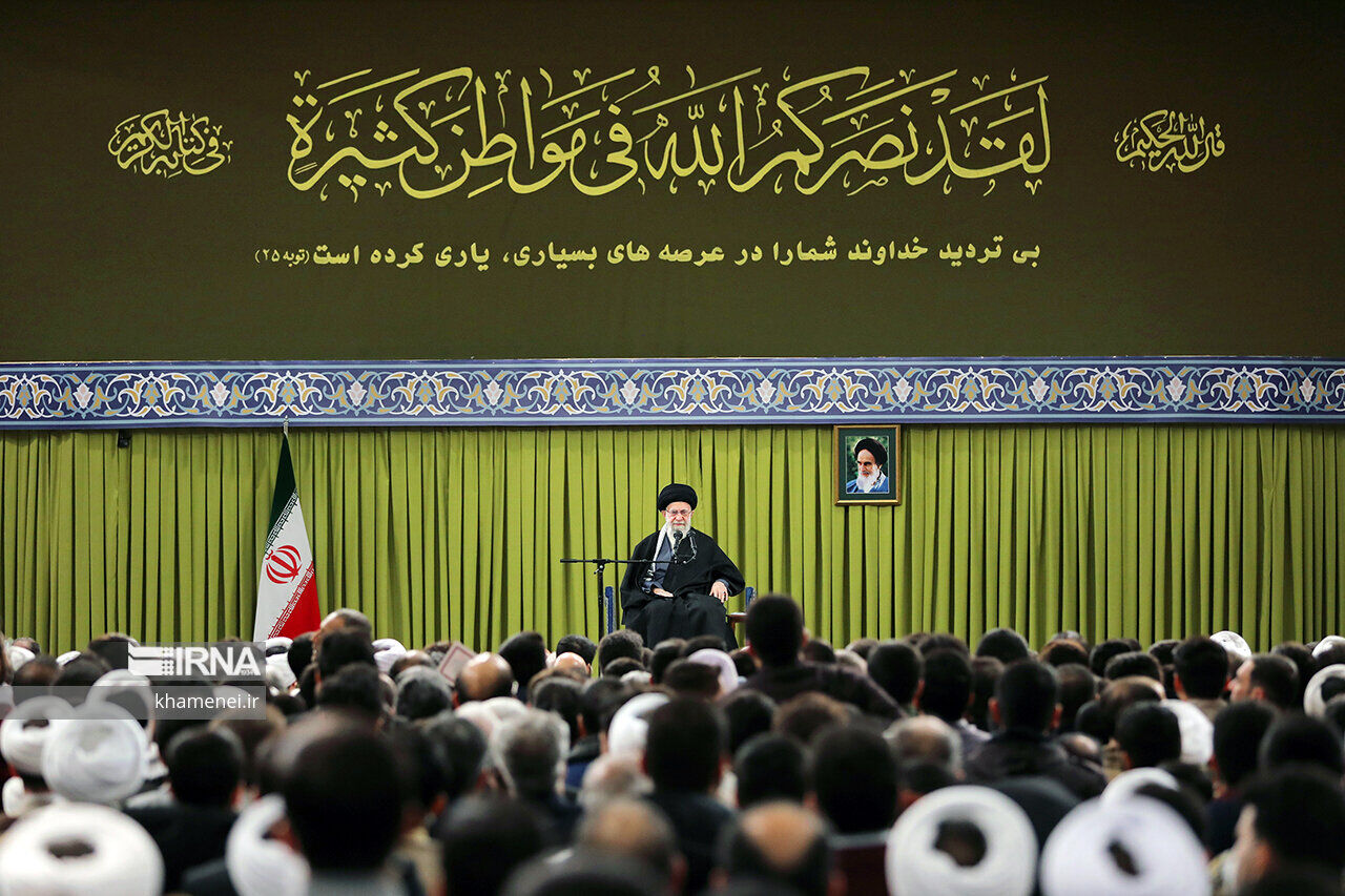 Ayatollah Khamenei würdigt die Massenbeteiligung an den Demonstrationen vom 11. Februar im Iran