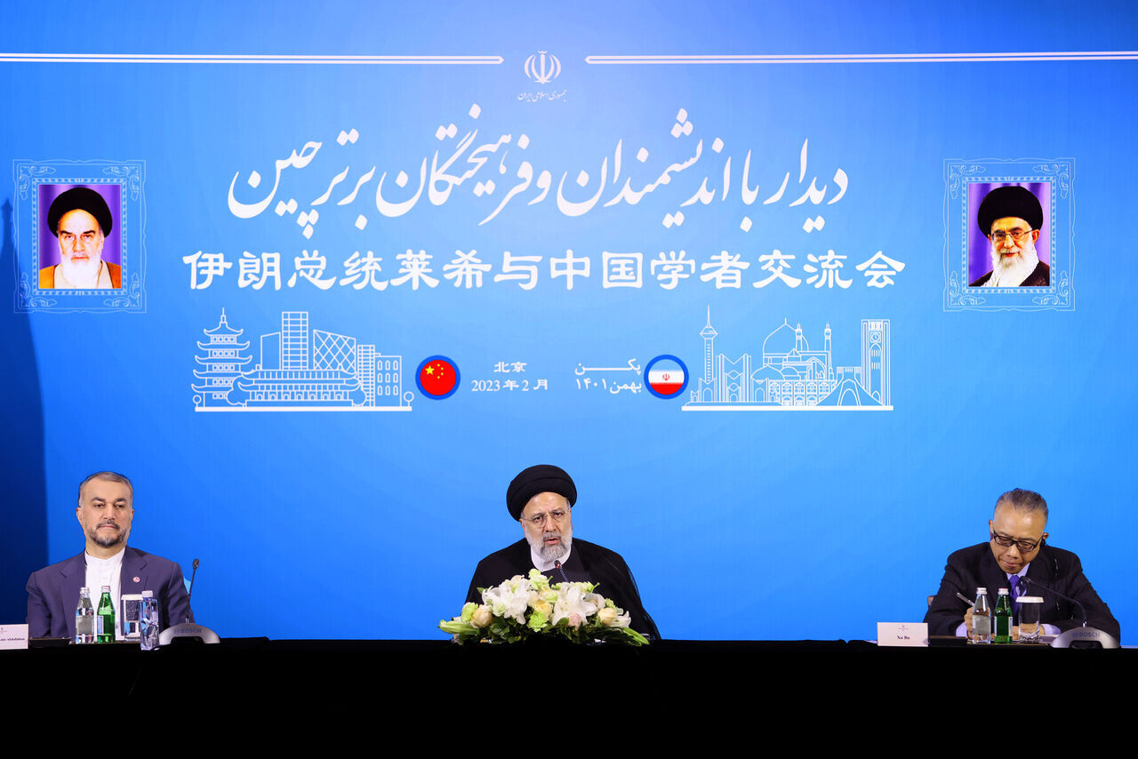 Iran Pres meets group of Chinese scholars, elites in Beijing