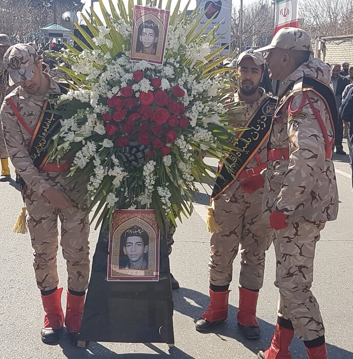 پیکر یک شهید دفاع مقدس بر دوش نمازگزاران قمی تشییع شد