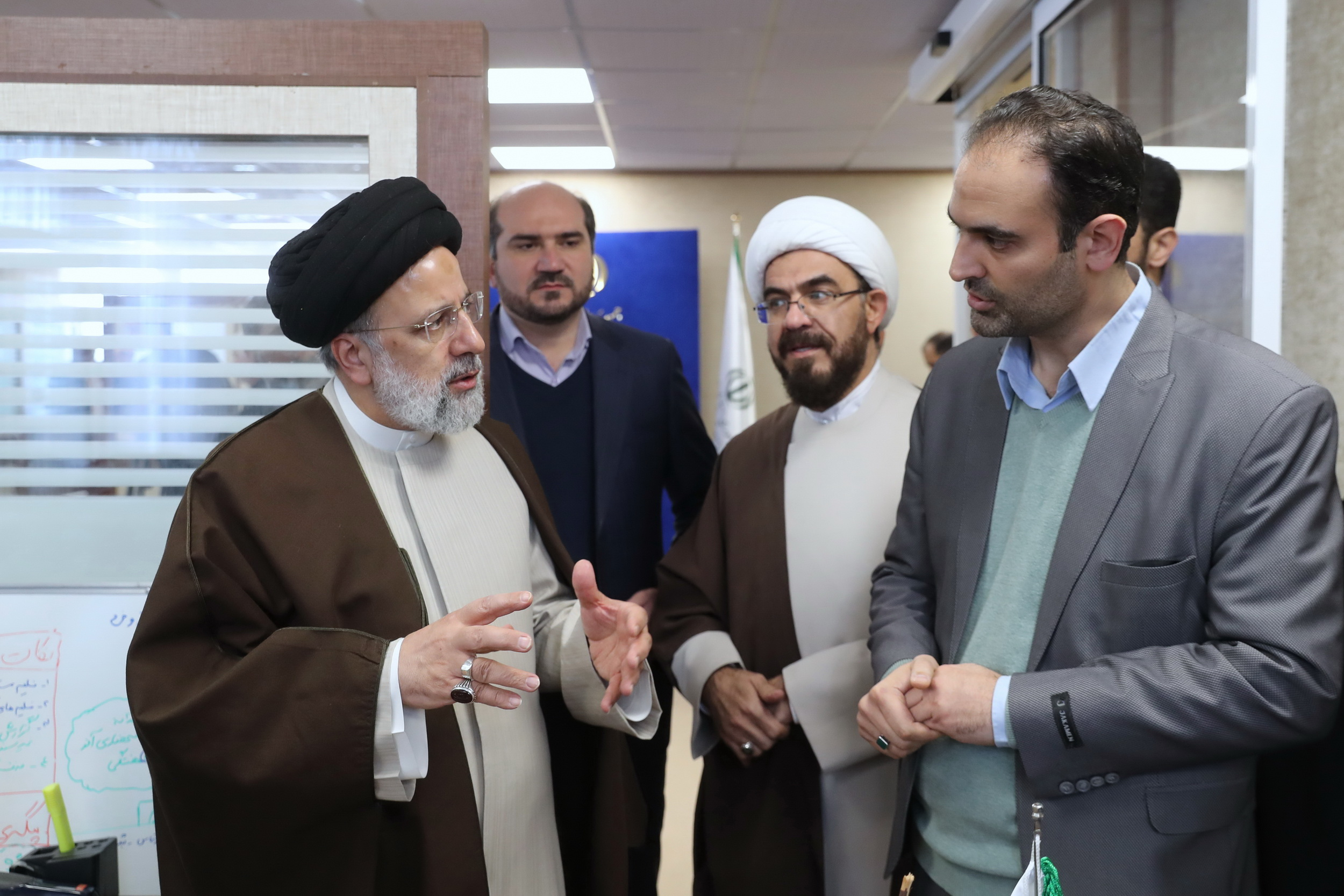 پاسخگویی برخط رئیسجمهور به تماسهای تلفنی مردمی