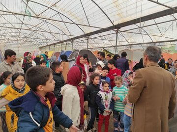 کودکان زلزله‌زده خوی گم شده در هیاهوی چادرها +فیلم