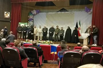 منتخبان جشنواره‌ ملی هنری دفاع مقدس در اردبیل تجلیل شدند