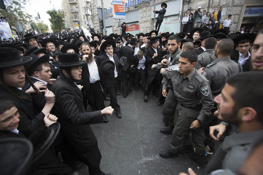 La policía en Israel detiene a 21 personas en protestas masivas contra reforma judicial de Netanyahu