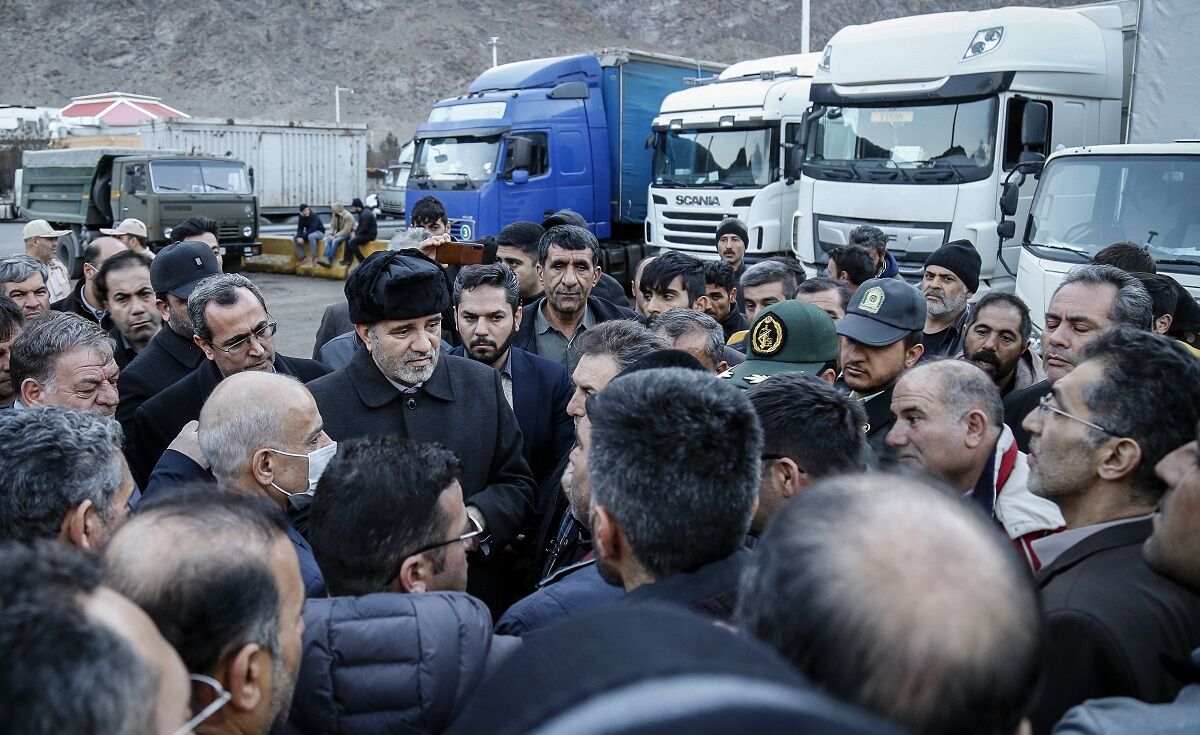 استاندار آذربایجان شرقی بر رفع مشکل کامیون داران در مرز نوردوز تاکید کرد 