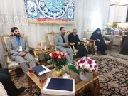 مشاور عالی وزیر بهداشت با خانواده شهید مدافع امنیت" دانیال رضا زاده" دیدار کرد