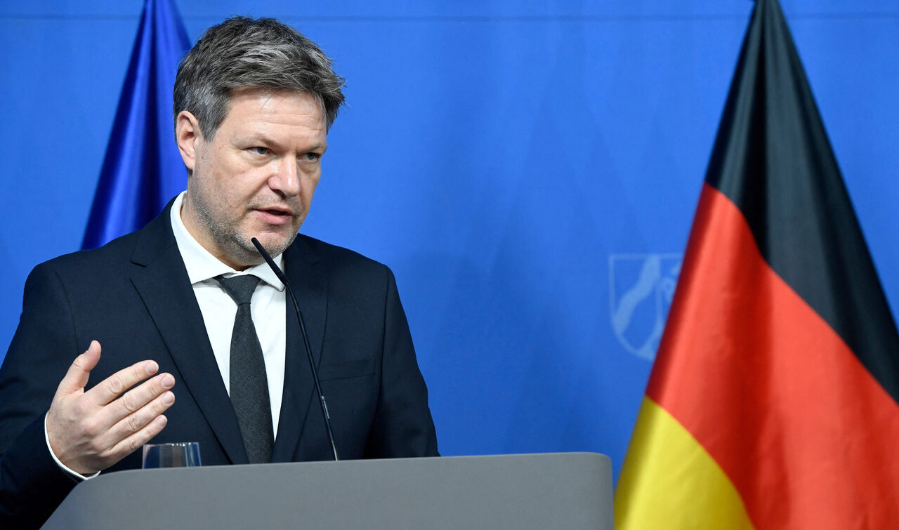 وزیر اقتصاد آلمان: روسیه را فقط می توان در میدان جنگ شکست داد
