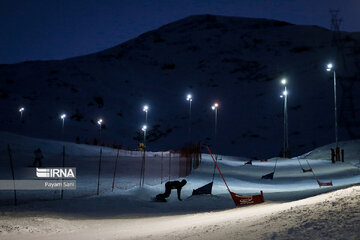 Un tournoi de Snow-board au nord de Téhéran