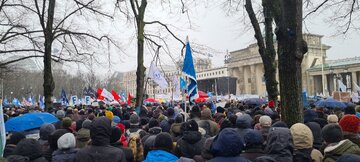 تجمع آلمانی‌ها در حمایت از طومار صلح و پایان جنگ در اوکراین