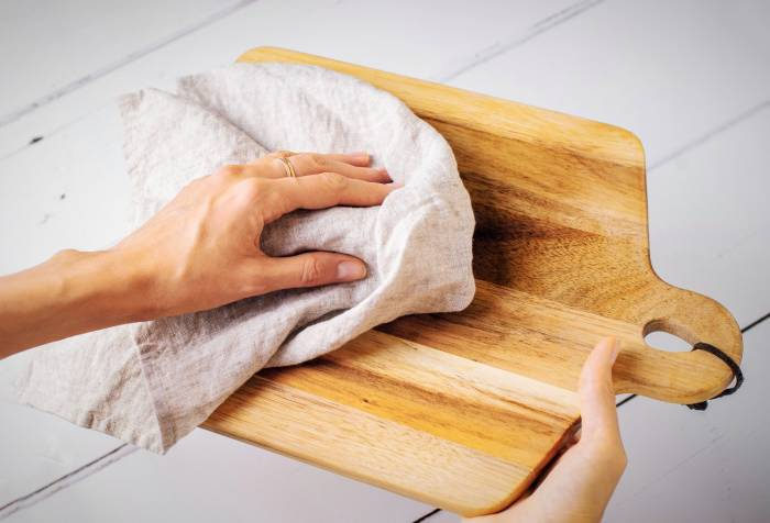 روش تمیز کردن تخته برش و گوشت چوبی