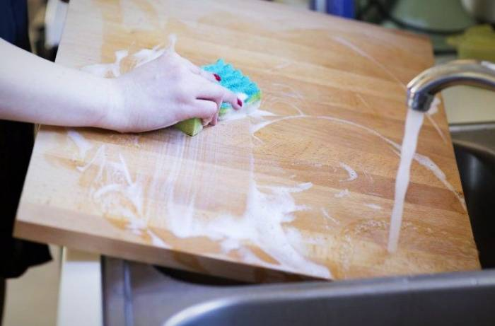 روش تمیز کردن تخته برش و گوشت چوبی 2 روش تمیز کردن تخته برش و گوشت چوبی