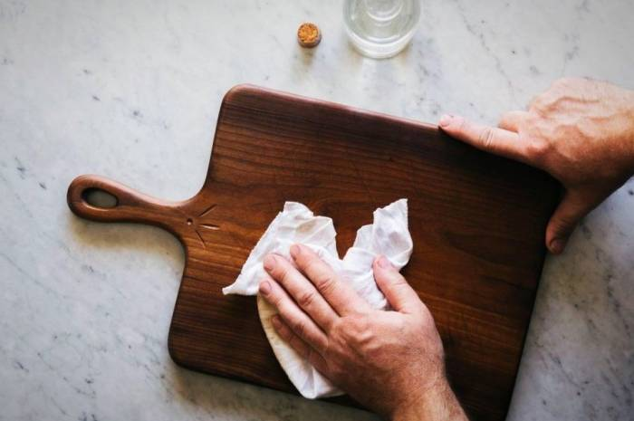 روش تمیز کردن تخته برش و گوشت چوبی 4 روش تمیز کردن تخته برش و گوشت چوبی
