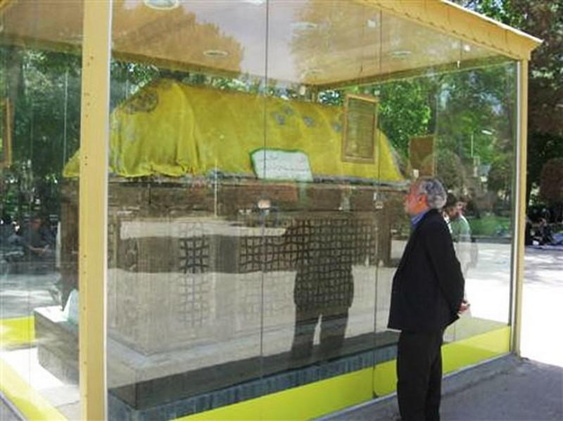 خاکستر این امامزاده بیابانی را بوستان کرد