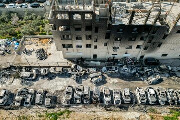 Un autre Palestinien tué : Des Sionistes brûlent des maisons et des voitures palestiniennes à Naplouse
