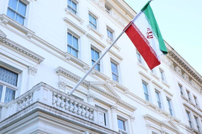 Diplomático iraní rechaza afirmaciones sobre el cierre de la embajada del Reino Unido en Teherán