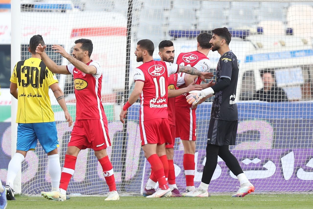 نشست مسئولان باشگاه پرسپولیس برای اخذ مجوز حرفه‌ای