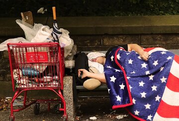 تشدید احساس فقر در بین آمریکایی ها؛ تداوم بی ثباتی در بازار