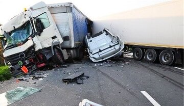 تصادف تریلی با چند دستگاه خودرو در جاده اهواز شوش با یک کشته و ۲ مصدوم