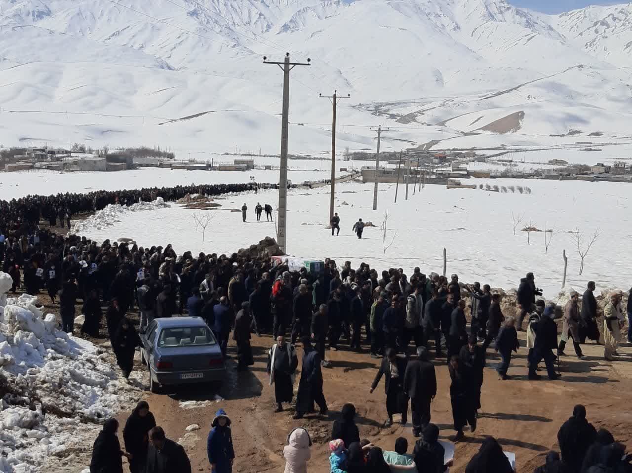 پیکر شهید "محمد طاهر زمانی" در شهرستان کوهرنگ تشییع شد