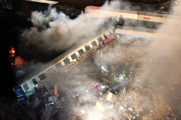 برخورد مرگبار ۲ قطار در یونان/  ۲۶ کشته و ۸۵ زخمی