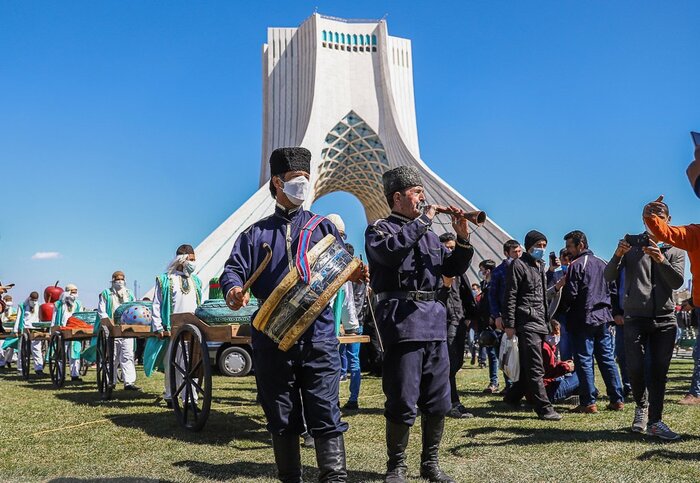 نوروز «راهنمای گردشگری» برج آزادی شوید