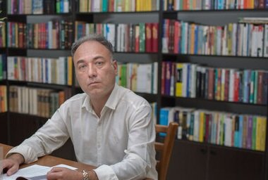 تصویرسازیهای «وحشی بافقی» را با ظرایف عاشقانه نشان میدهم