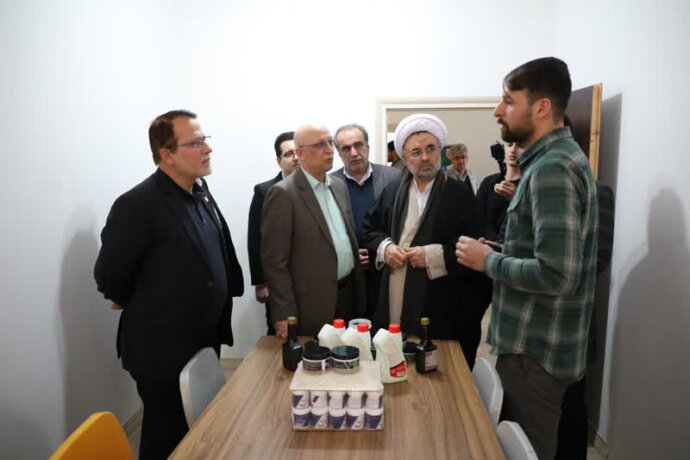 وزیر علوم از واحدهای مستقر در مرکز رشد دانشگاه علم و فناوری مازندران بازدید کرد