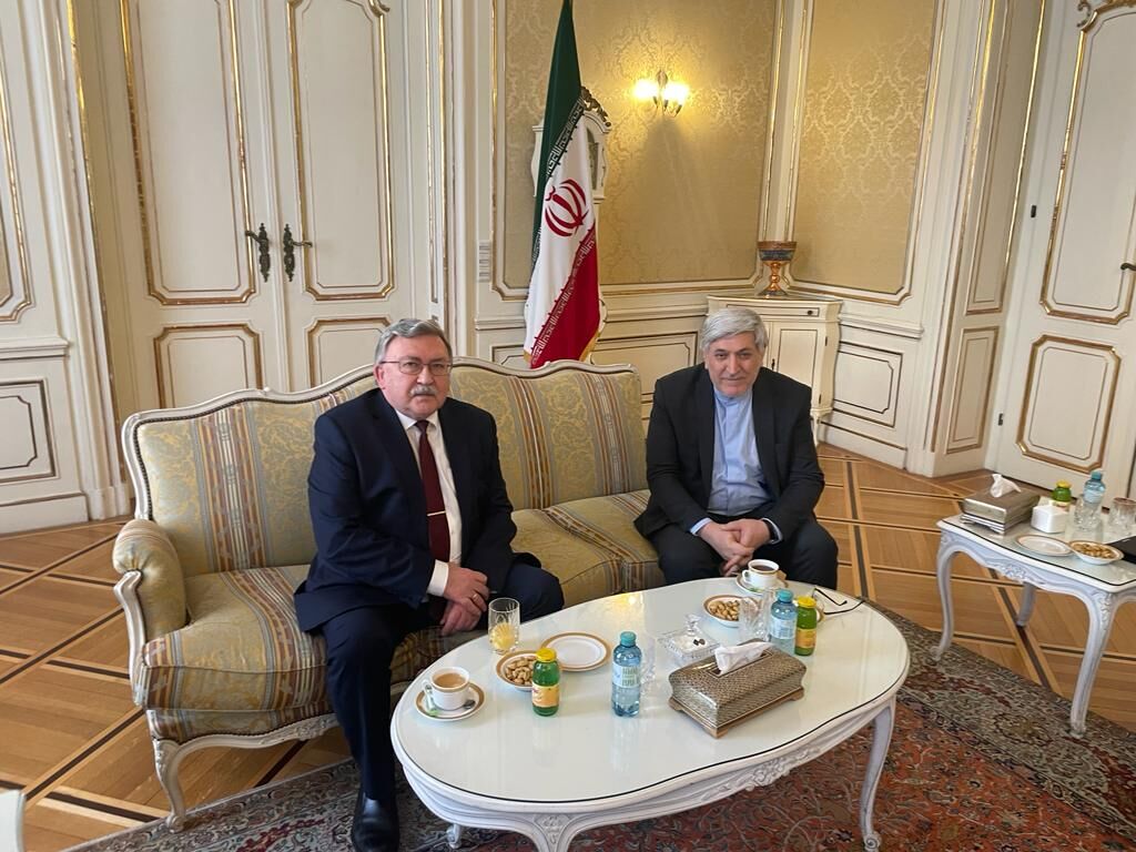 Irán y Rusia consultan sobre la próxima reunión de la Junta de Gobernadores
