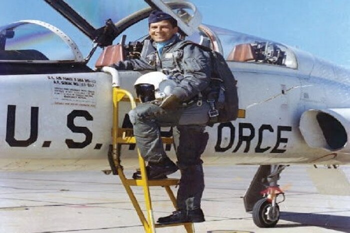 دو بال افتخار بر آسمان اقتدار