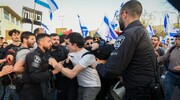 تظاهرات، راه بندان و درگیری مخالفان نتانیاهو با پلیس/ بسته شدن بندر حیفا + فیلم
