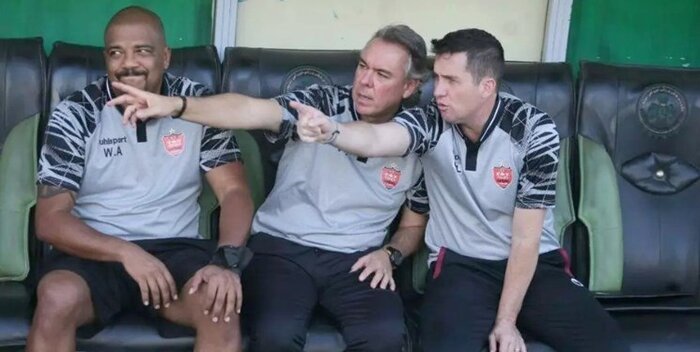 کپیبرداری یحیی از روی دست فرهاد